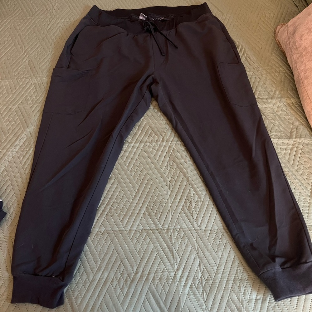 Mandala 6 Pocket Scrub Joggers